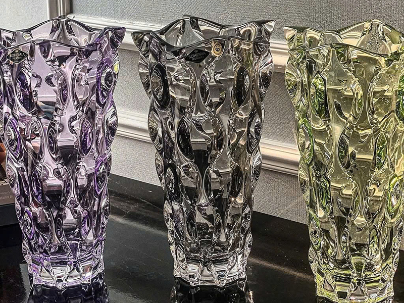Bình hoa Bohemia Crystal: Điểm nhấn cho không gian sang trọng