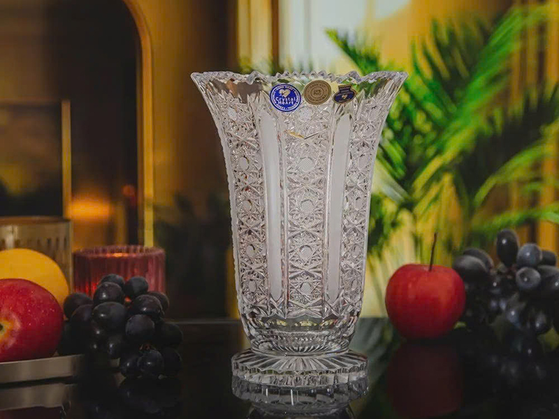 Bình hoa Bohemia Crystal: Điểm nhấn cho không gian sang trọng