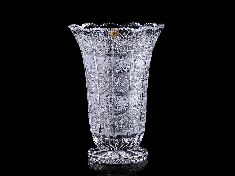 Bình hoa Bohemia Crystal: Điểm nhấn cho không gian sang trọng
