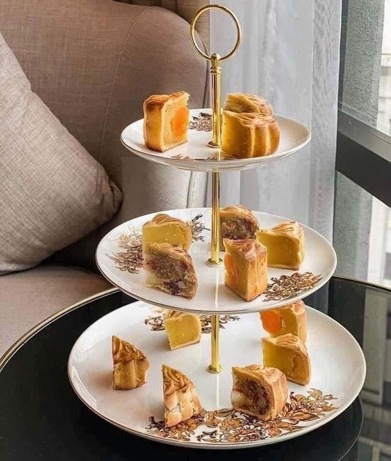 bo-am-chen-tra-va-ke-banh-su-xuong-imperial-hoa-cuc (3) Bộ ấm chén trà và kệ bánh sứ xương Imperial Hoa Cúc