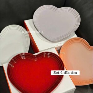 Set 4 cốc và 4 đĩa hình tim Le Creuset