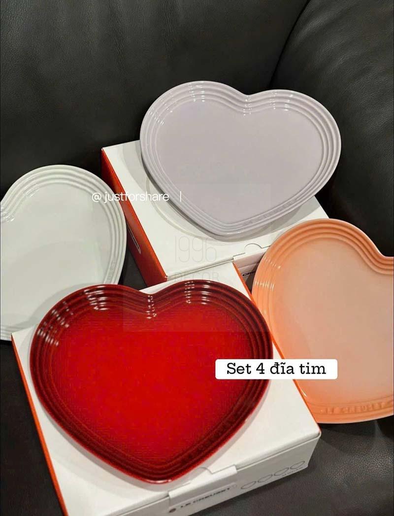 set-coc-va-dia-hinh-tim-le-creuset (11) Set 4 cốc và 4 đĩa hình tim Le Creuset