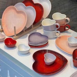 Set 4 cốc và 4 đĩa hình tim Le Creuset
