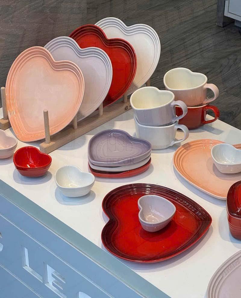 set-coc-va-dia-hinh-tim-le-creuset (15) Set 4 cốc và 4 đĩa hình tim Le Creuset