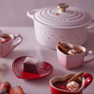 Set 4 cốc và 4 đĩa hình tim Le Creuset