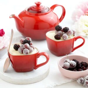 Set 4 cốc và 4 đĩa hình tim Le Creuset